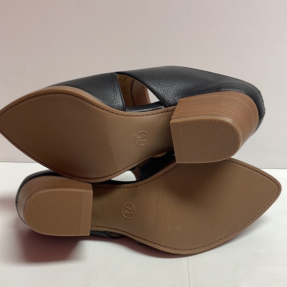 Dolcetta~Faux Leather~Pointed Toe~Block Heel~Cut-Out~Slip-On Mules~Size 7 1/2 - Picture 10 of 10